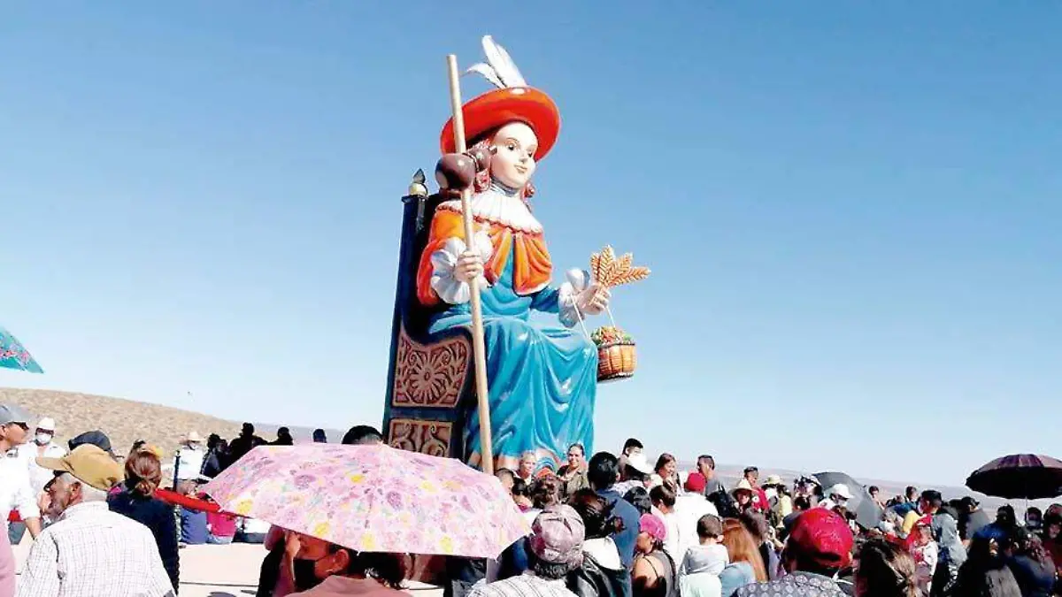 Fieles rodean la imagen monumental del Santo Niño de Atocha que fue bendecida el 25 de diciembre de 2021